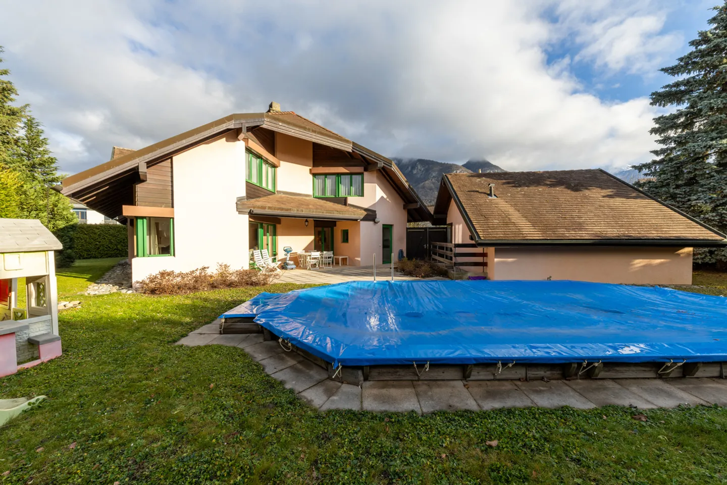 Unique villa individuelle au centre d'Aigle composée de 2 appartements - Photo 2 sur 13