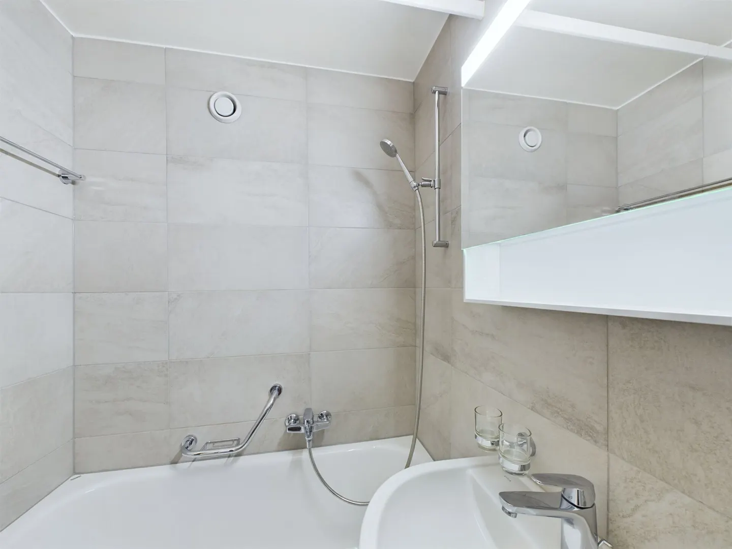 Studio rénové à La Chaux-de-Fonds - Photo 1 sur 2