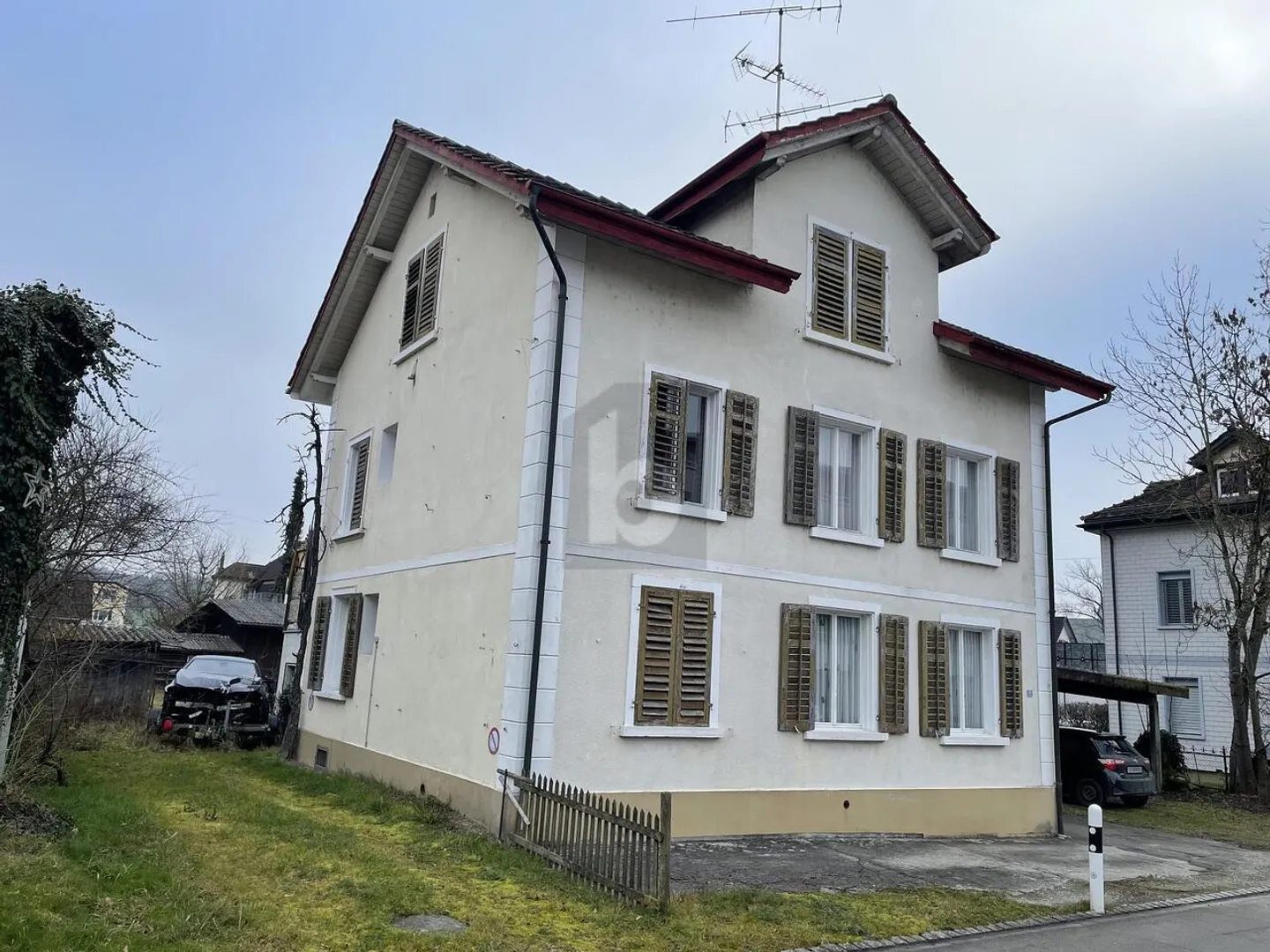 CENTRAL LOCATION WITH INTERESTING RETURN POTENTIAL - Photo 1 of 4