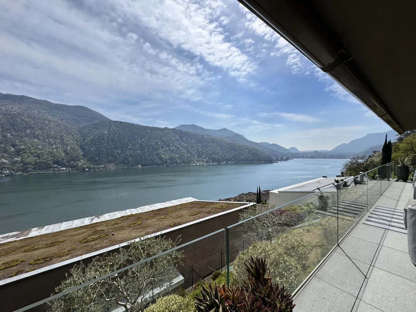 Magnificent 3.5-room apartment with lake view, garden, and pool - Photo 6 of 13