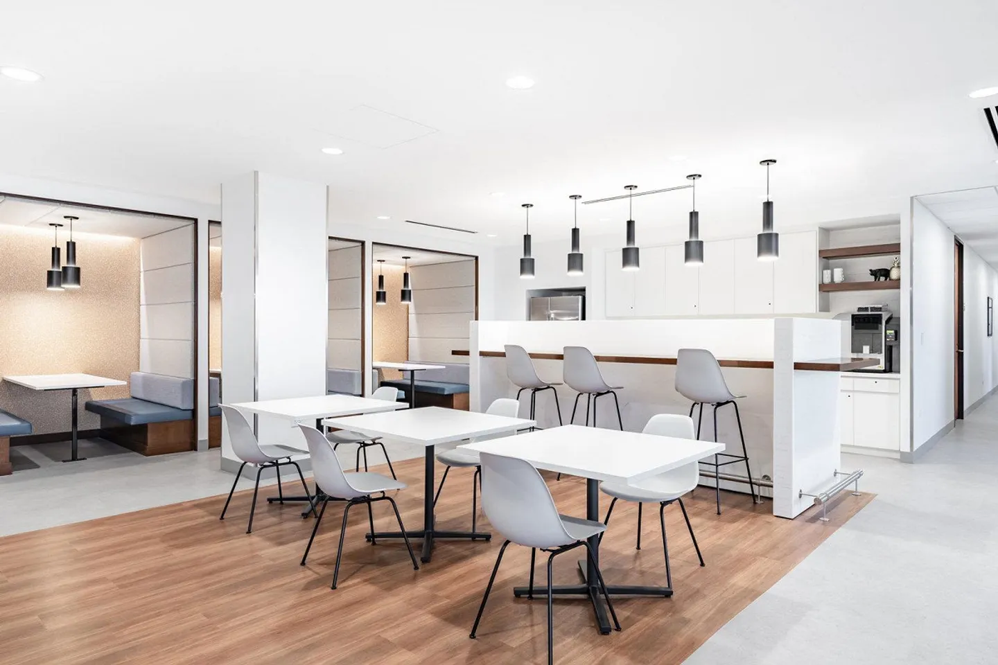 Private office space for 15 in Regus Spoom Glattpark - Photo 6 of 7