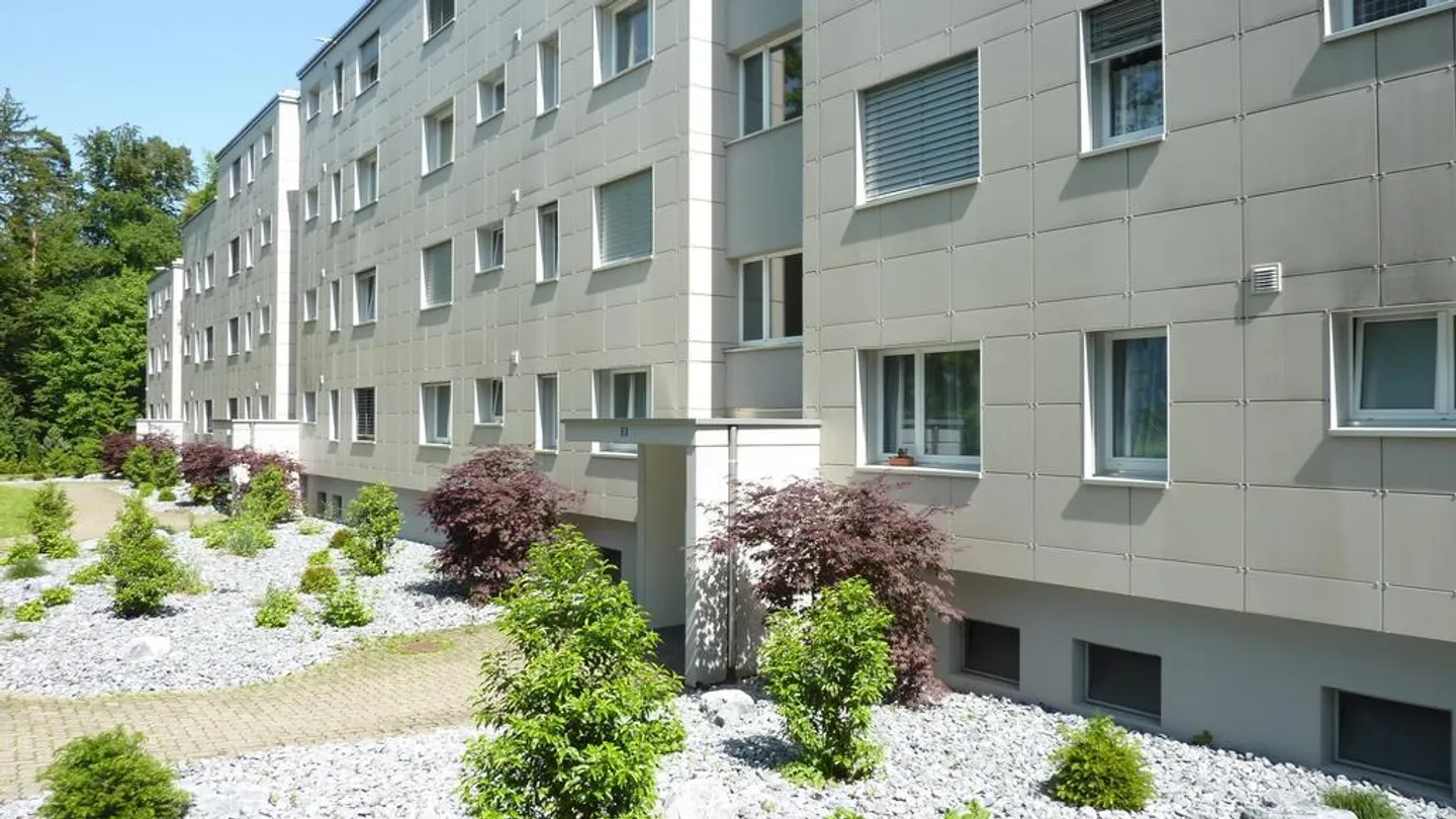 Quiet living on the mountain between Greifensee and Lake Zurich - Photo 2 of 9