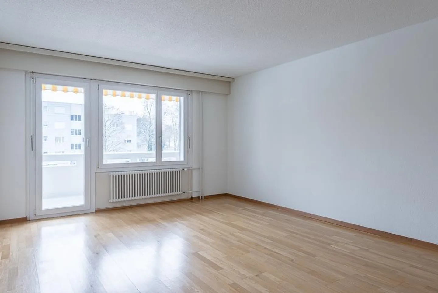 Quiet living on the mountain between Greifensee and Lake Zurich - Photo 3 of 9