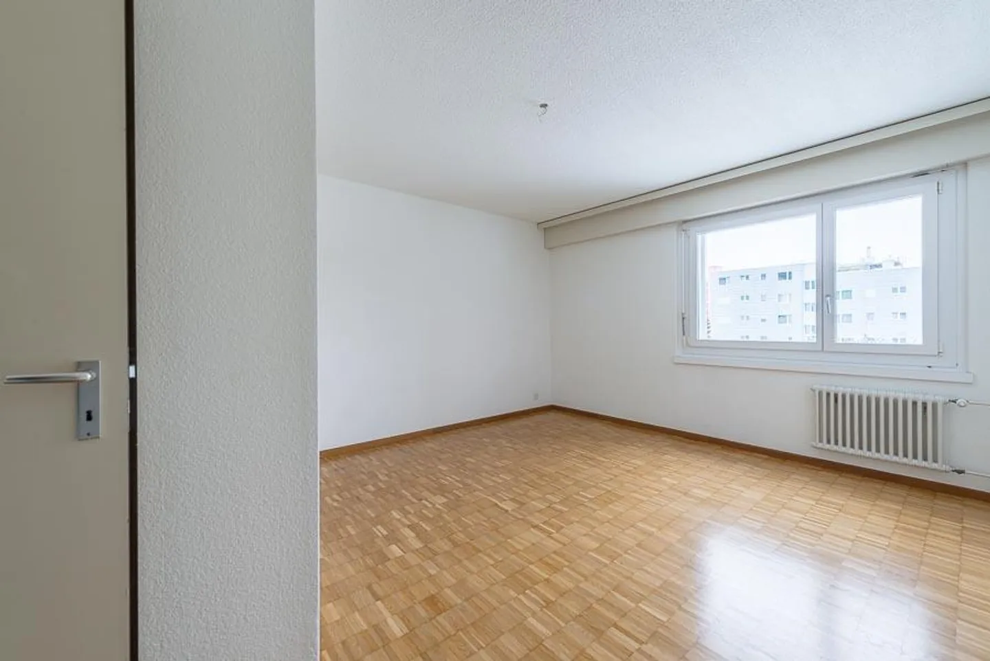 Quiet living on the mountain between Greifensee and Lake Zurich - Photo 4 of 9