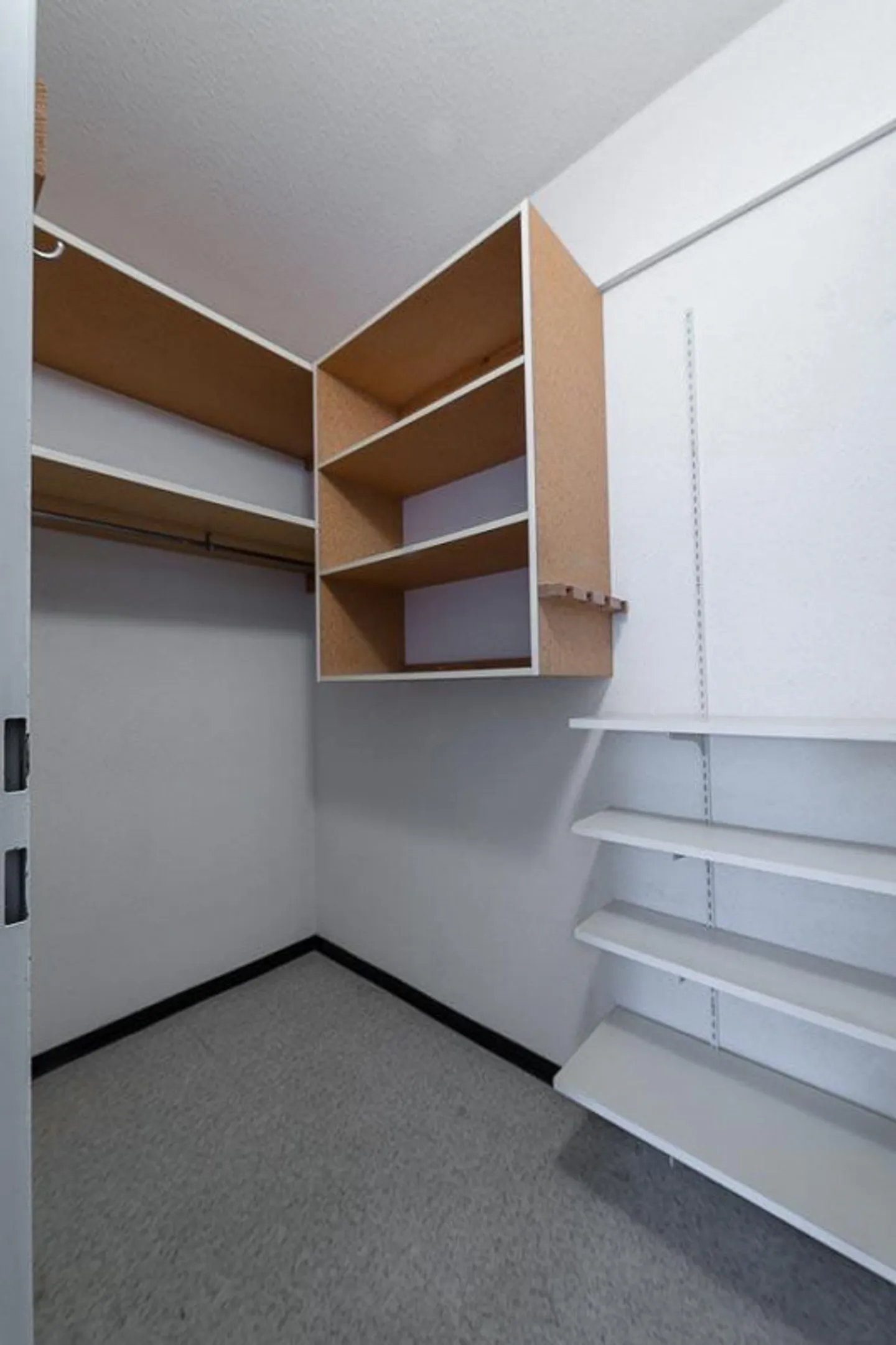 Quiet living on the mountain between Greifensee and Lake Zurich - Photo 6 of 9