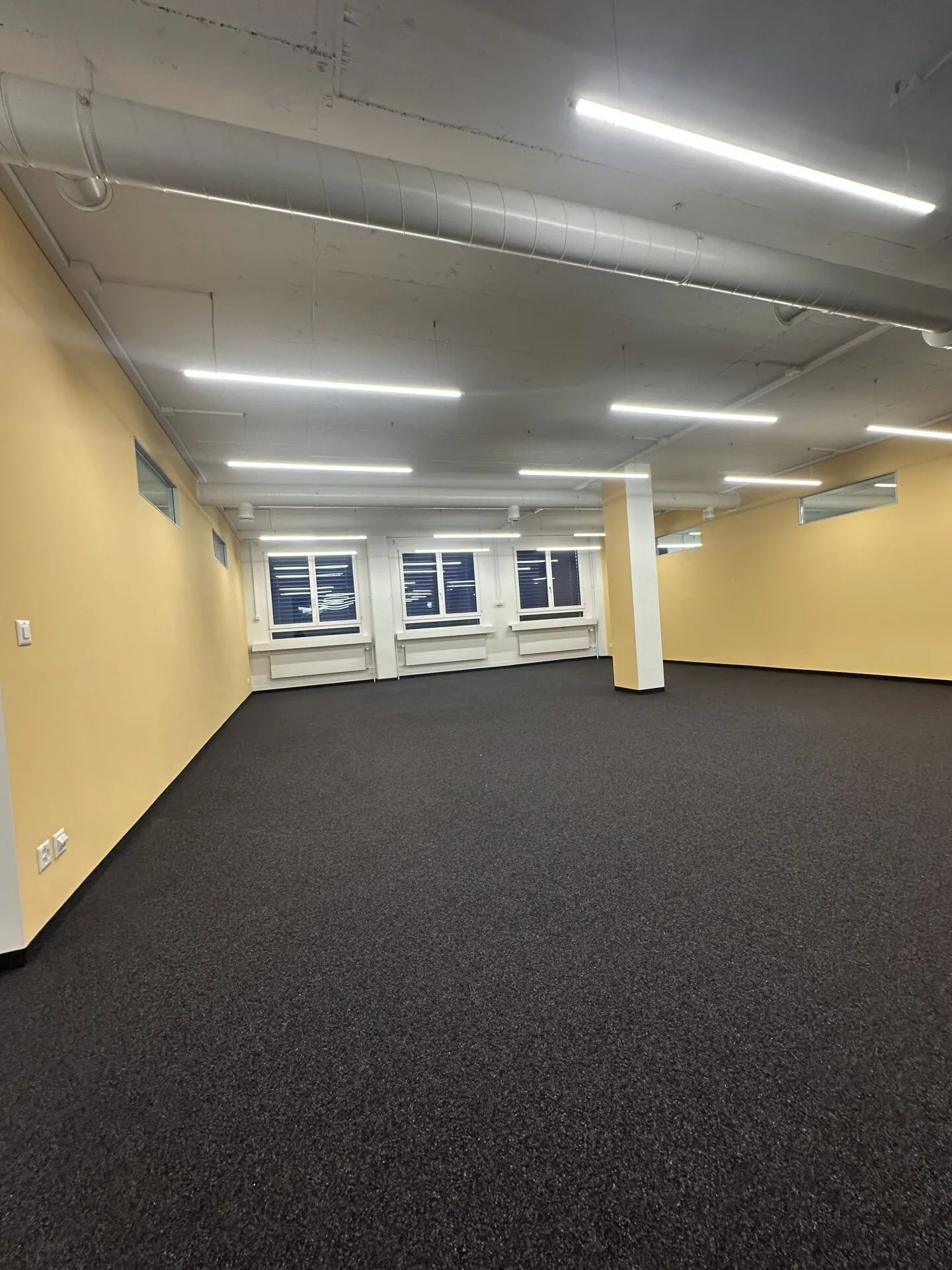 Uffici/Spazi commerciali in una posizione ben collegata - Foto 5 di 15