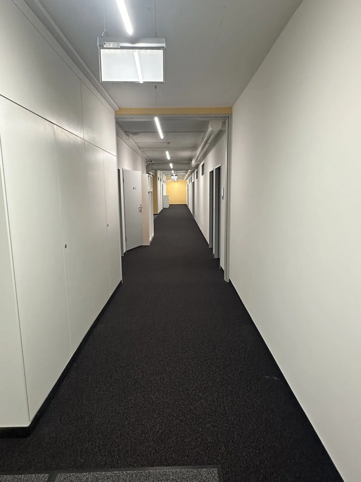 Uffici/Spazi commerciali in una posizione ben collegata - Foto 11 di 15