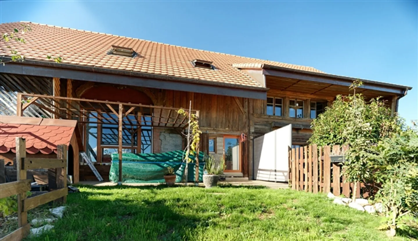 Ferme rénovée avec 3 appartements - Photo 1 sur 12
