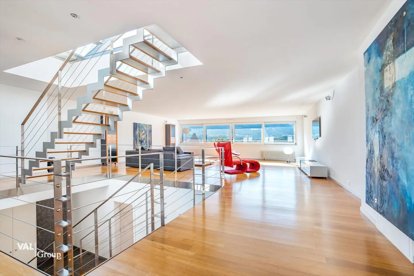 Attico duplex con terrazza sul tetto, nel cuore della città - Foto 4 di 13