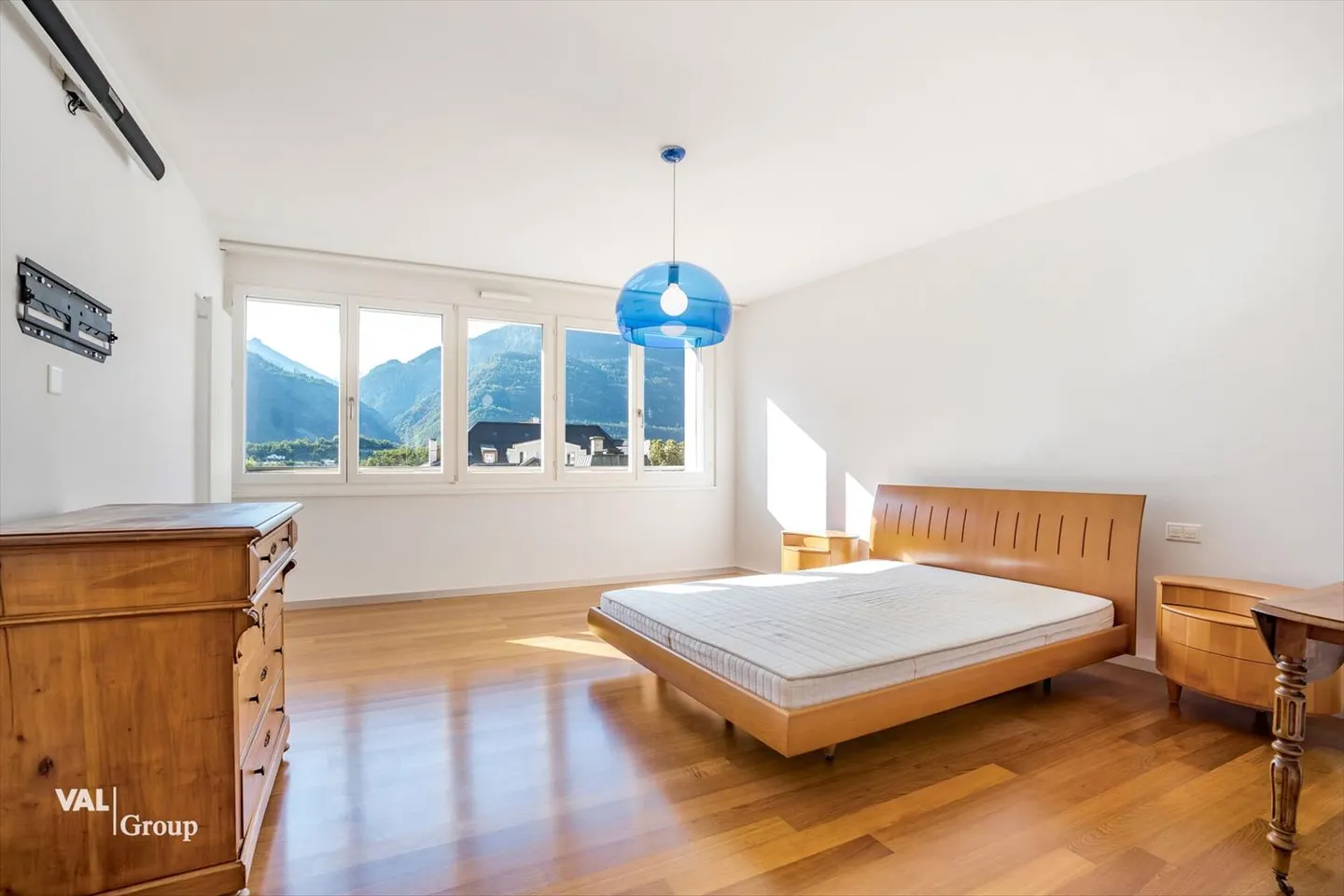 Attico duplex con terrazza sul tetto, nel cuore della città - Foto 8 di 13