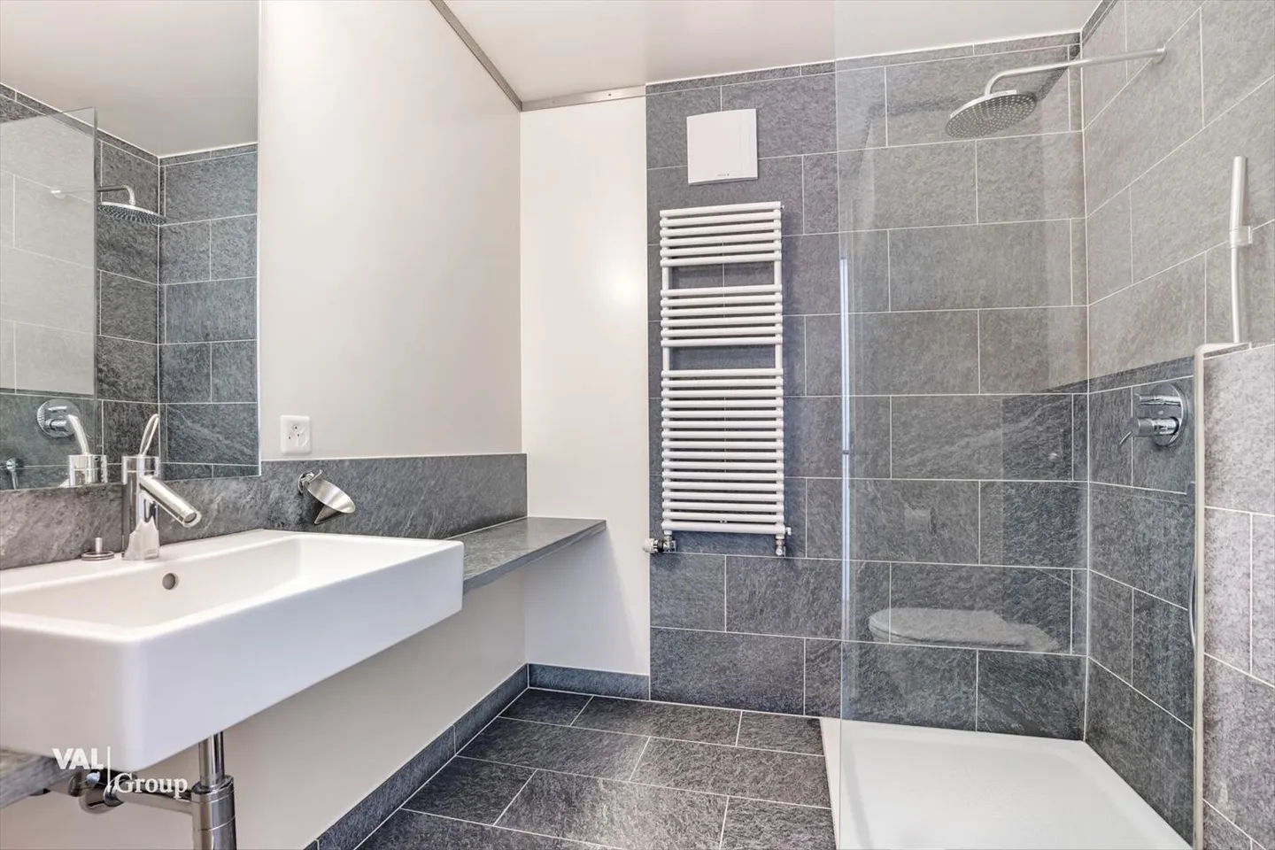 Attico duplex con terrazza sul tetto, nel cuore della città - Foto 9 di 13