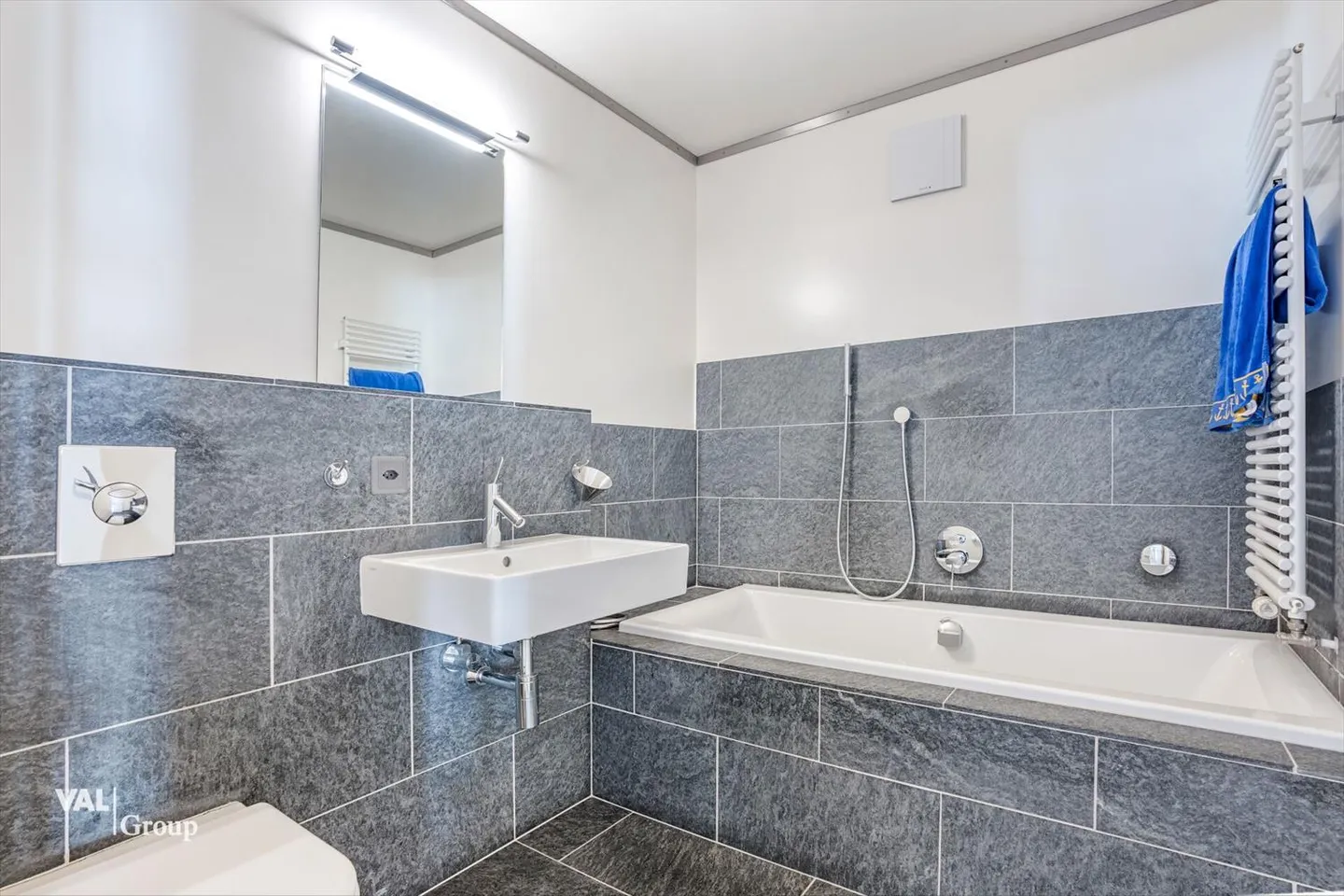 Attico duplex con terrazza sul tetto, nel cuore della città - Foto 7 di 13