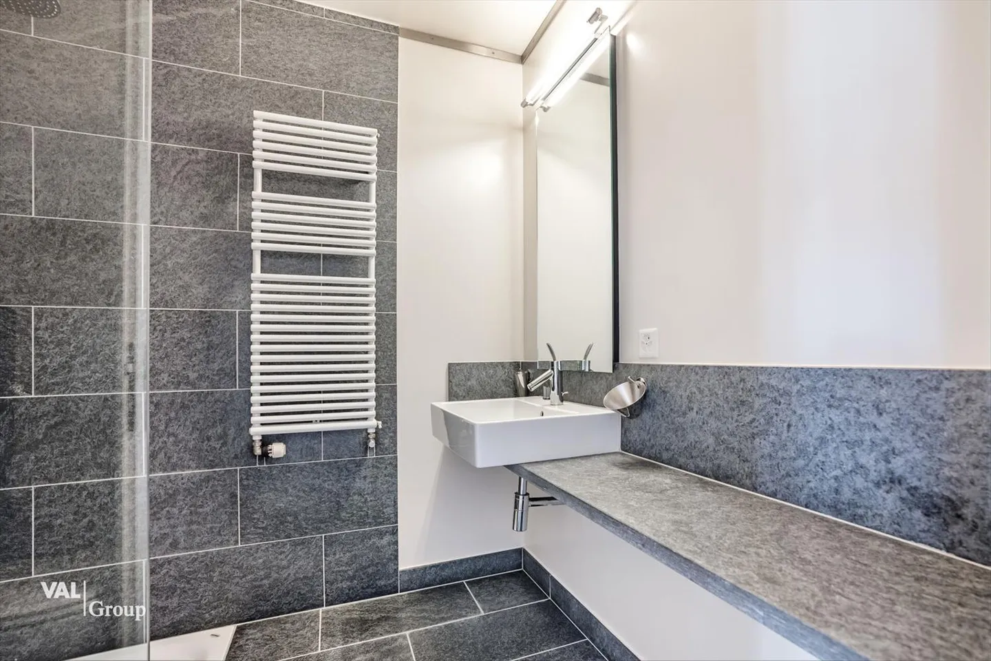 Attico duplex con terrazza sul tetto, nel cuore della città - Foto 11 di 13