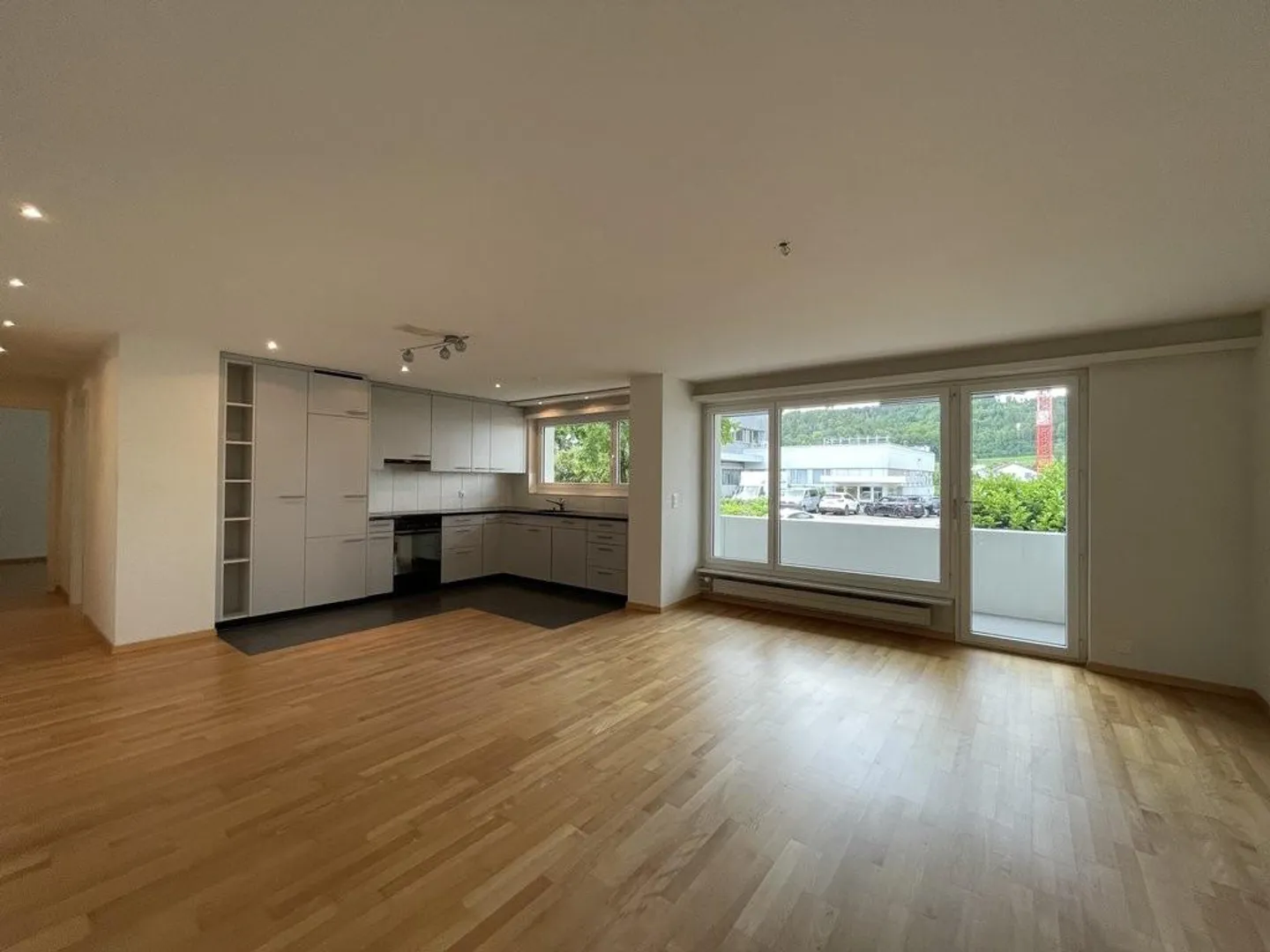 Luminoso appartamento di 3,5 stanze in una posizione tranquilla - Foto 1 di 10