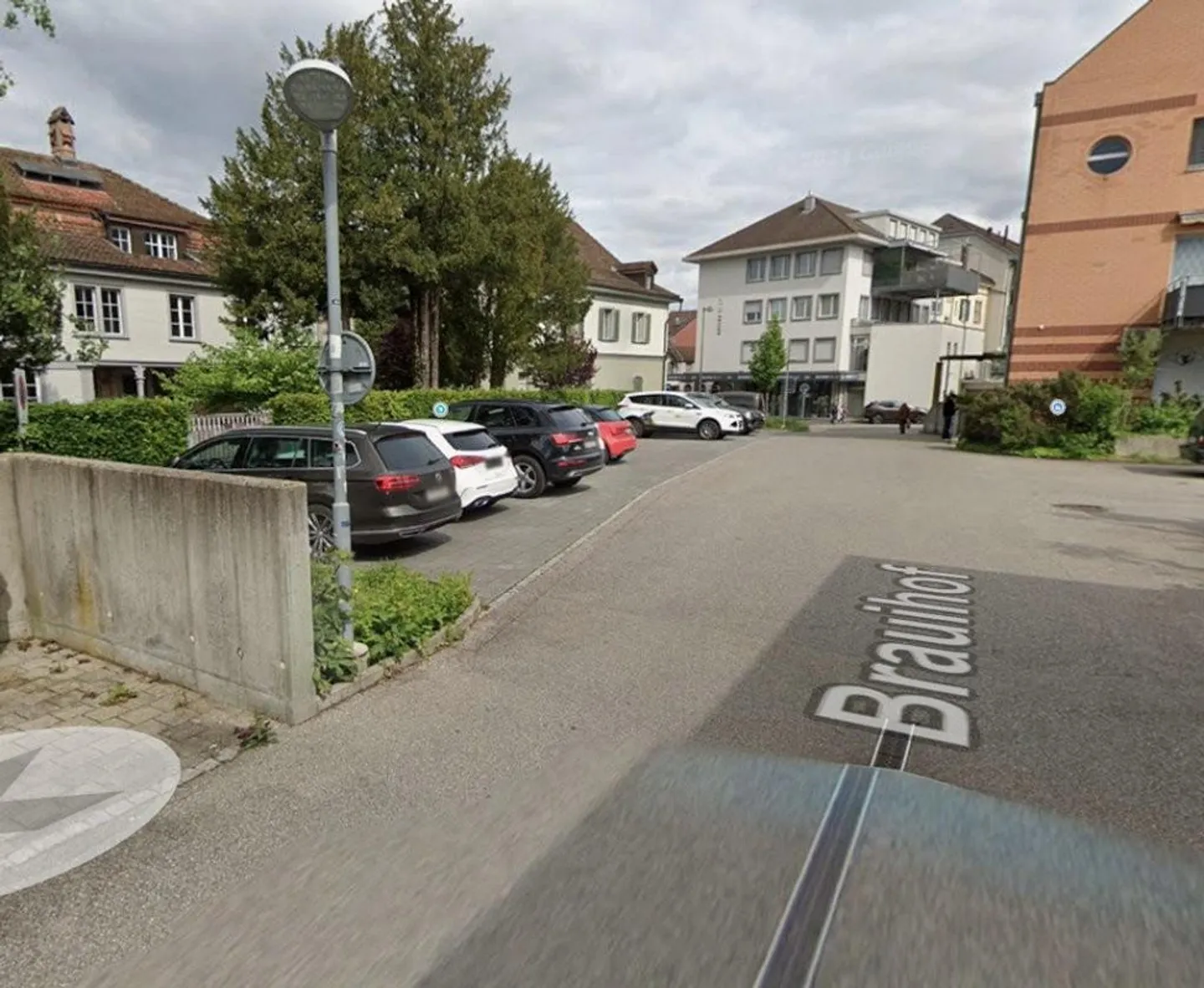 Place de parking à louer - au milieu de Langenthal - Photo 2 sur 2