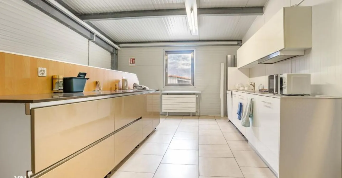 Grosszügige Lager- und Gewerbehalle an optimaler Lage für Ihr Unternehmen - Photo 6 of 10