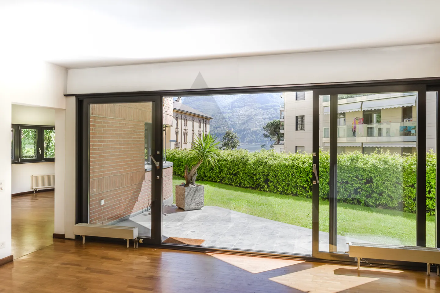 APPARTAMENTO CON GIARDINO IN POSIZIONE CENTRALE  - Foto 1 di 10