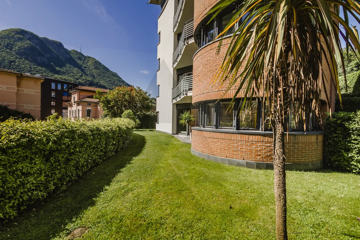 APPARTAMENTO CON GIARDINO IN POSIZIONE CENTRALE  - Foto 2 di 10