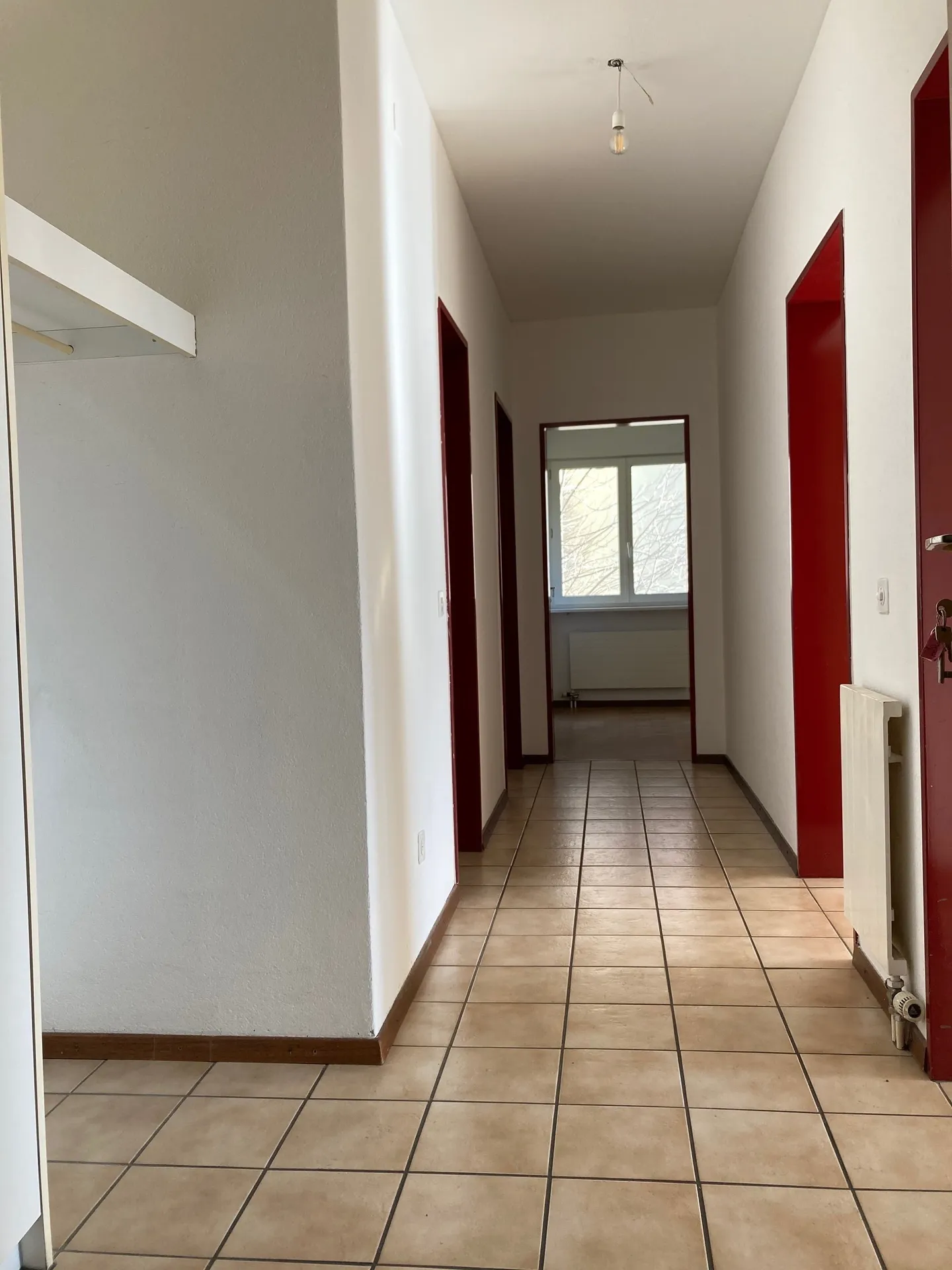 Appartement lumineux de 3,5 pièces avec balcon et parc - Photo 4 sur 12
