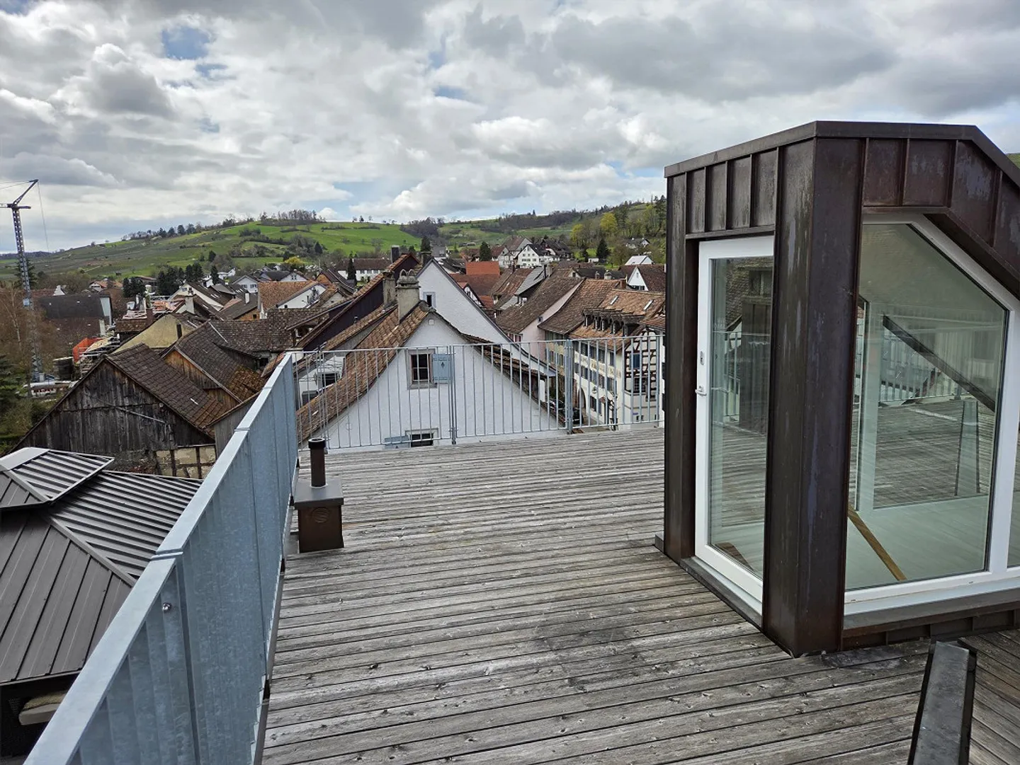 Charmante appartement de toit 3 1/2 pièces avec terrasse au cœur de Hallau - Photo 1 sur 9