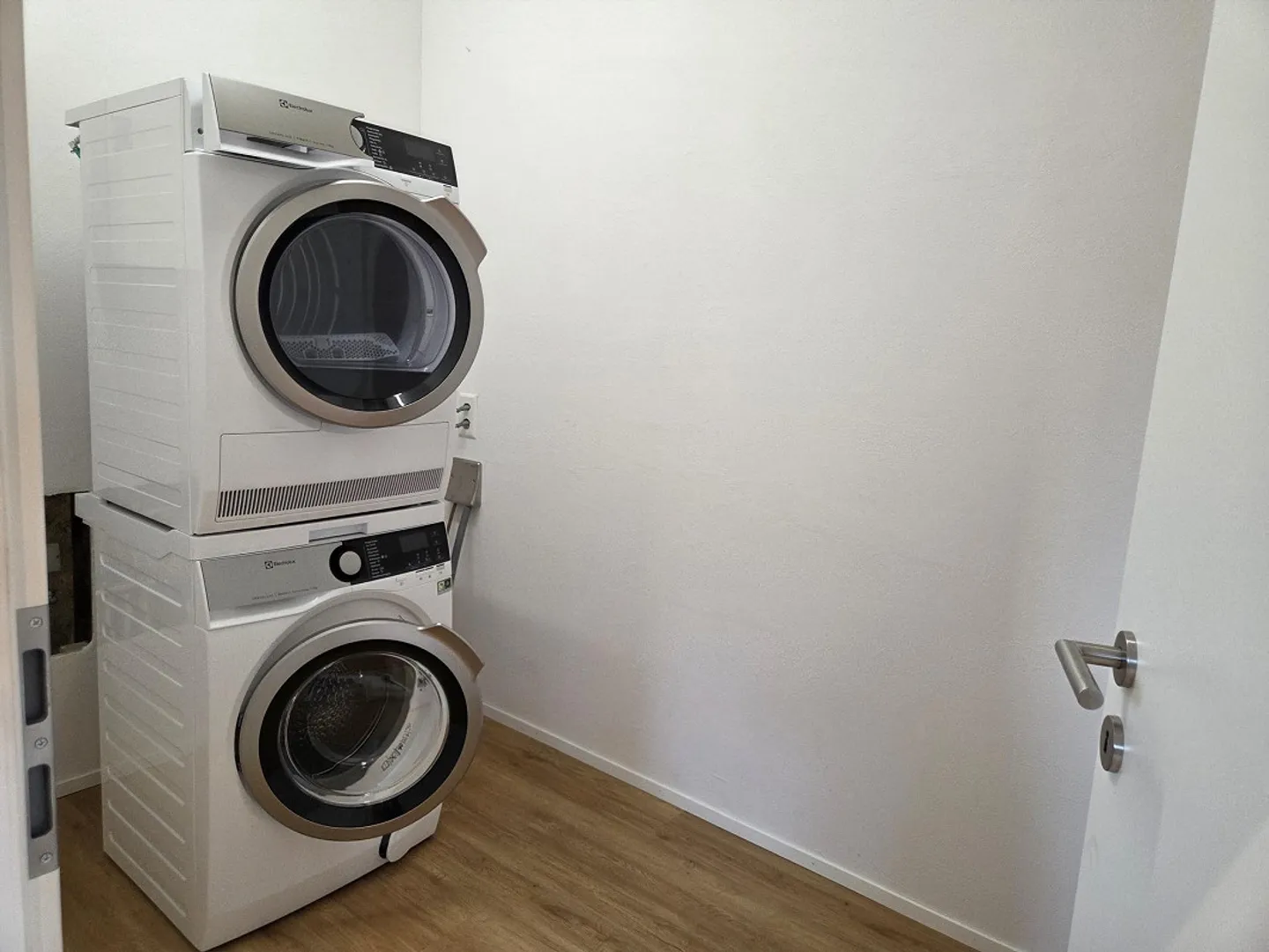 Charmante appartement de toit 3 1/2 pièces avec terrasse au cœur de Hallau - Photo 9 sur 9