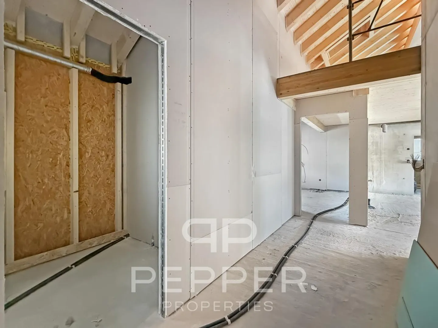 Appartamento nuovo molto spazioso di 4,5 locali in mansarda con grande soppalco - Foto 7 di 13