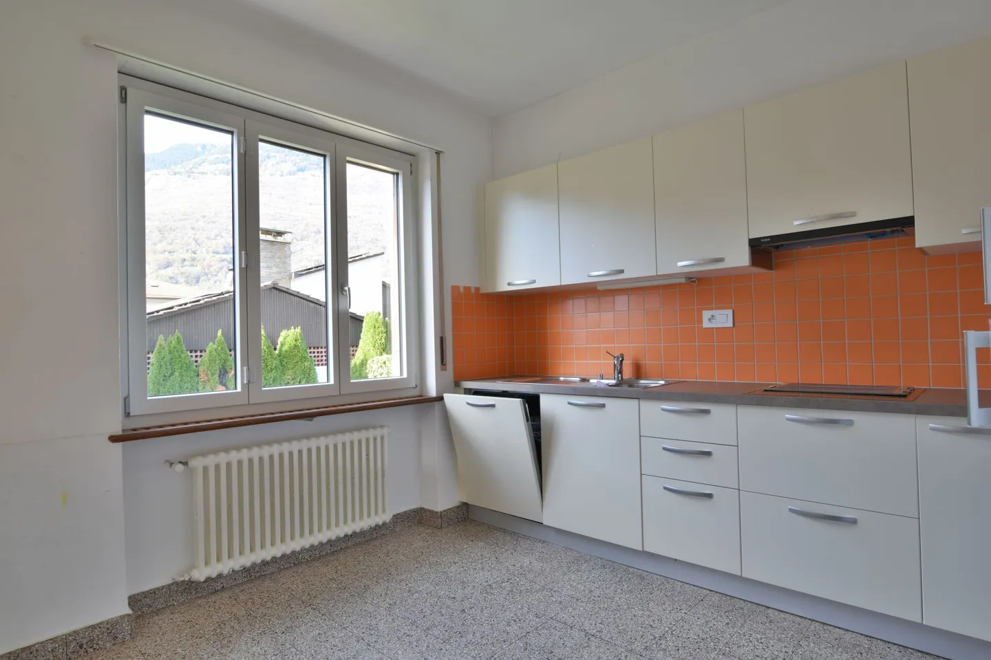 Casa unifamiliare con giardino - Foto 6 di 10