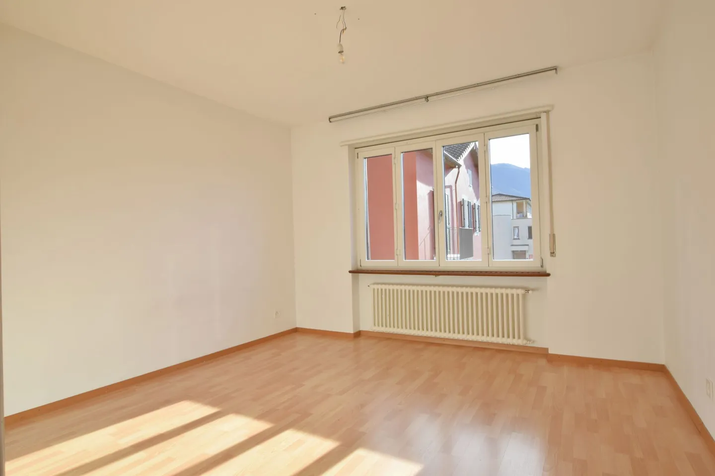 Casa unifamiliare con giardino - Foto 8 di 10