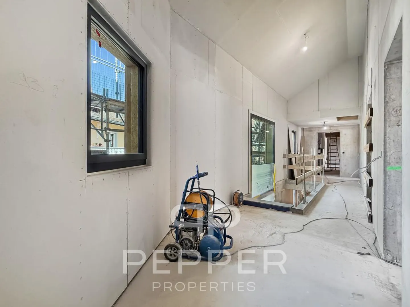 Appartamento nuovo molto spazioso di 4,5 locali in mansarda con grande soppalco - Foto 11 di 13