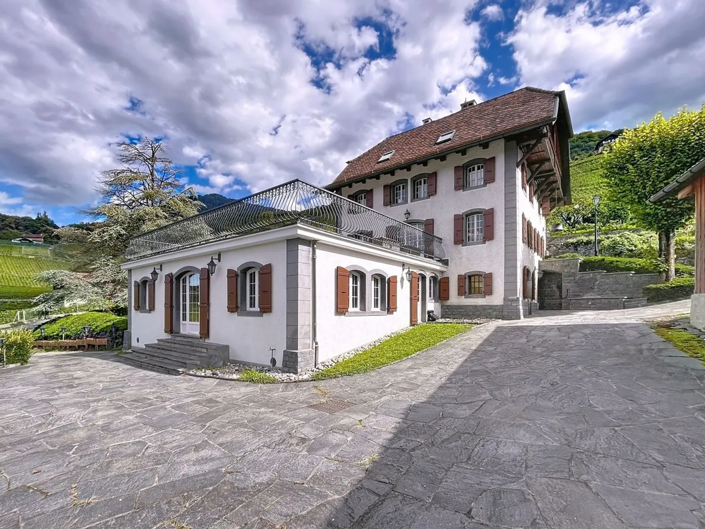 Dorfhaus mit 2 oder 3 Wohnungen - Foto 1 von 13