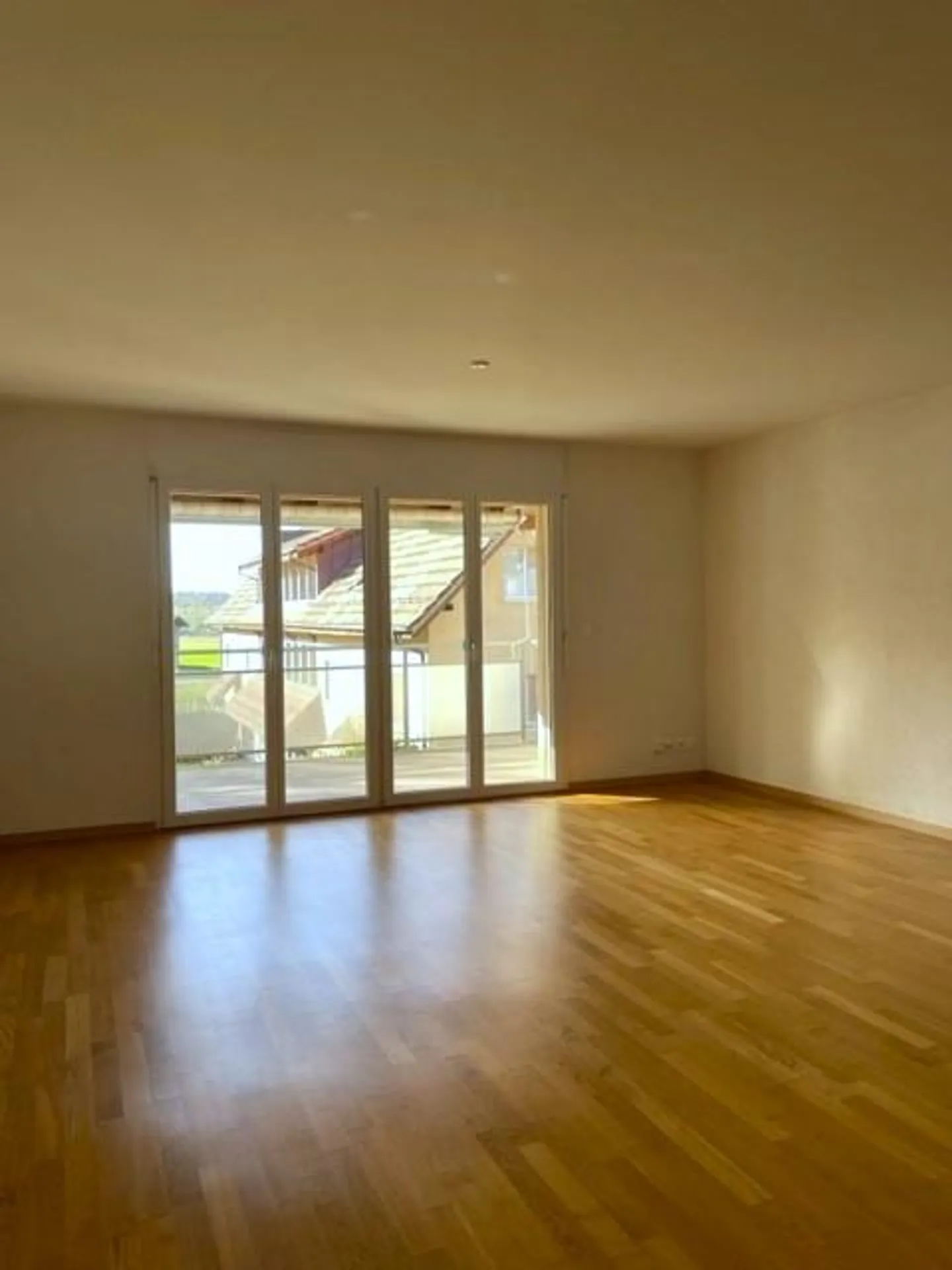 Grosszügig und lichtdurchflutet - Ihr neues Zuhause! - Photo 2 of 6