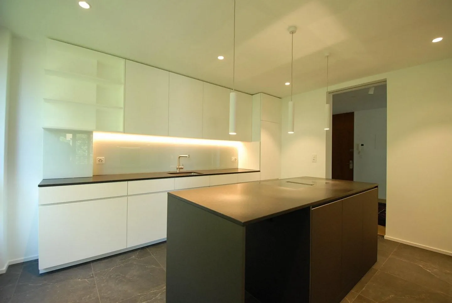 Exklusive 5,5-Zimmer-Wohnung in Basel - Foto 3 von 12