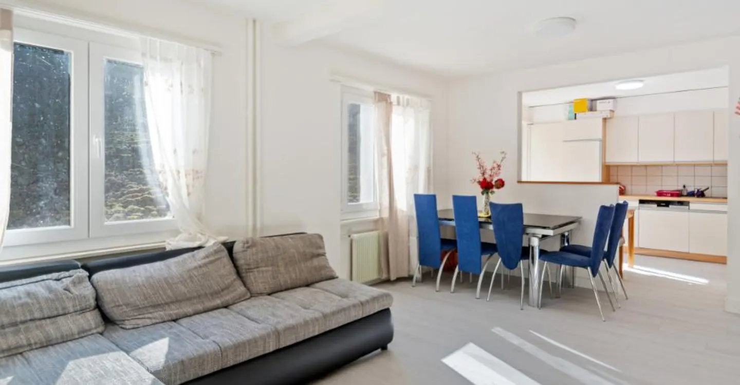 Modern Apartment with Mountain View - Photo 7 of 13