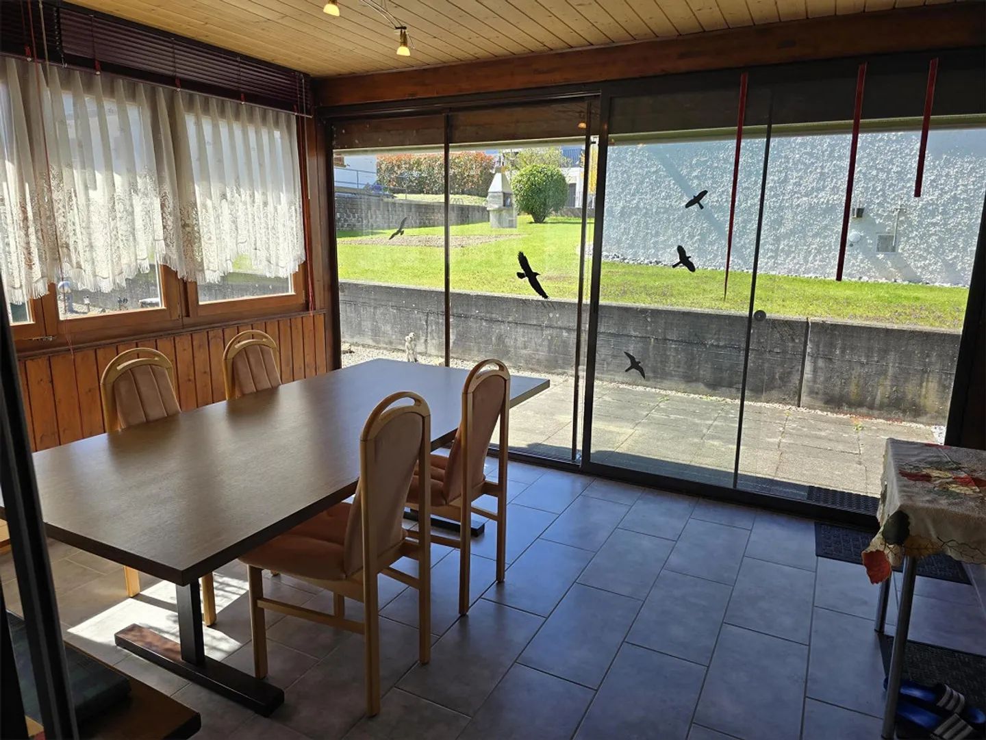 Well-maintained 5.5-room single-family house quietly located at the vineyard - Photo 4 of 9