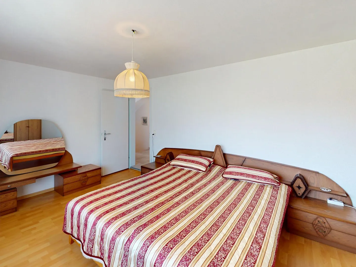 Well-maintained 5.5-room single-family house quietly located at the vineyard - Photo 7 of 9