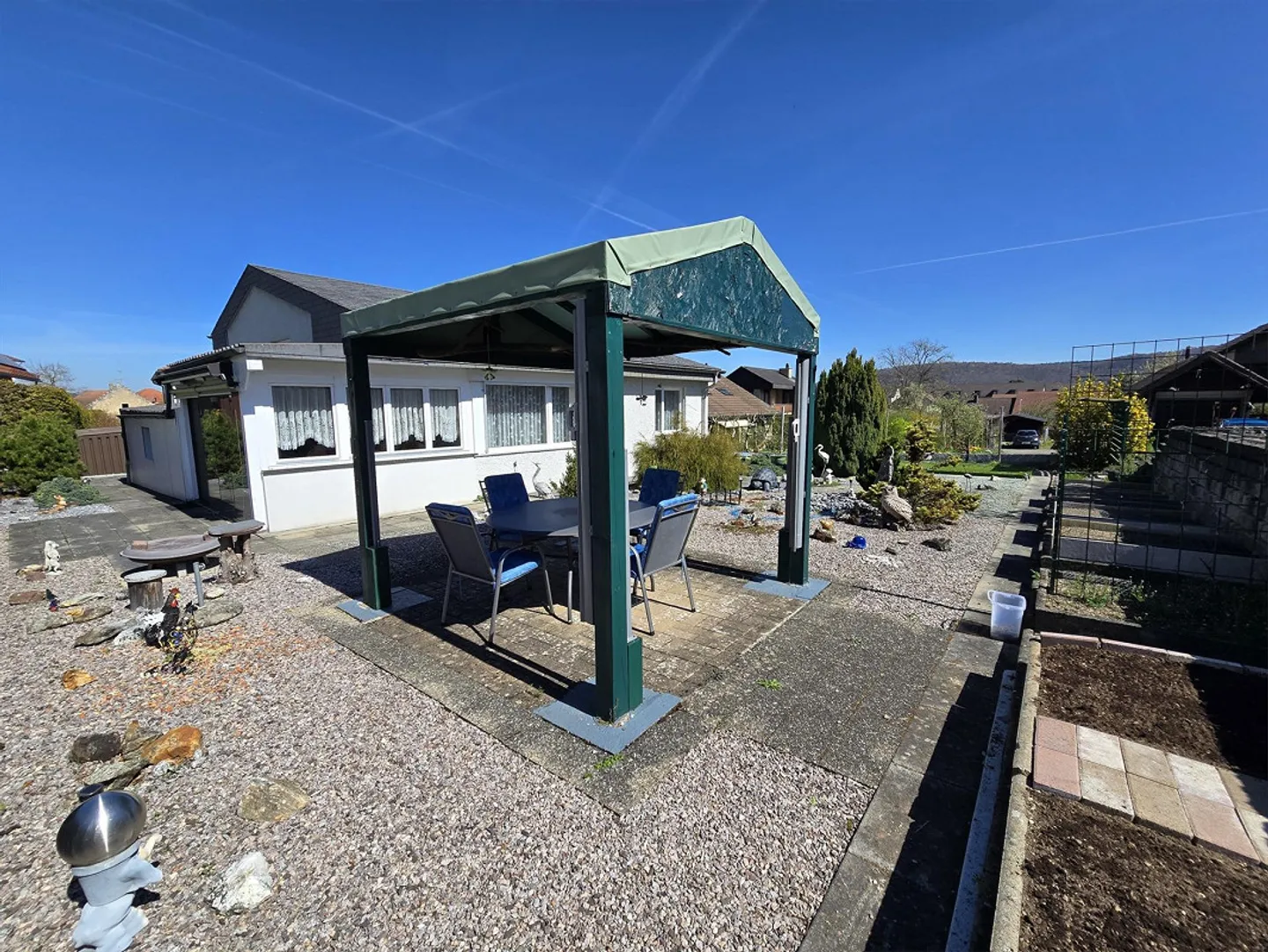 Well-maintained 5.5-room single-family house quietly located at the vineyard - Photo 8 of 9