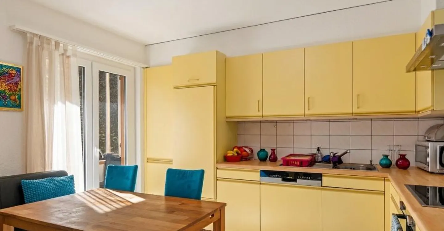 Modern Apartment with Mountain View - Photo 8 of 13