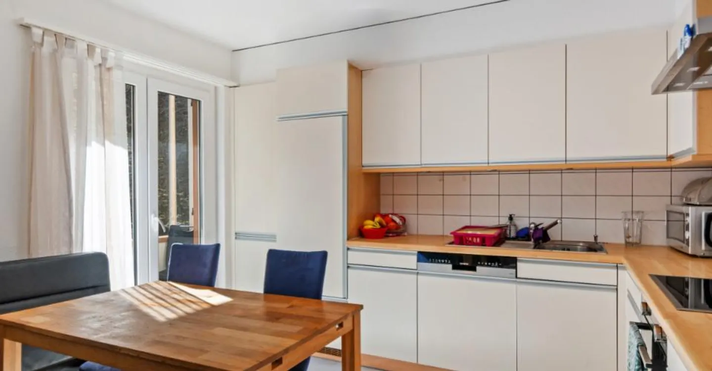 Modern Apartment with Mountain View - Photo 9 of 13