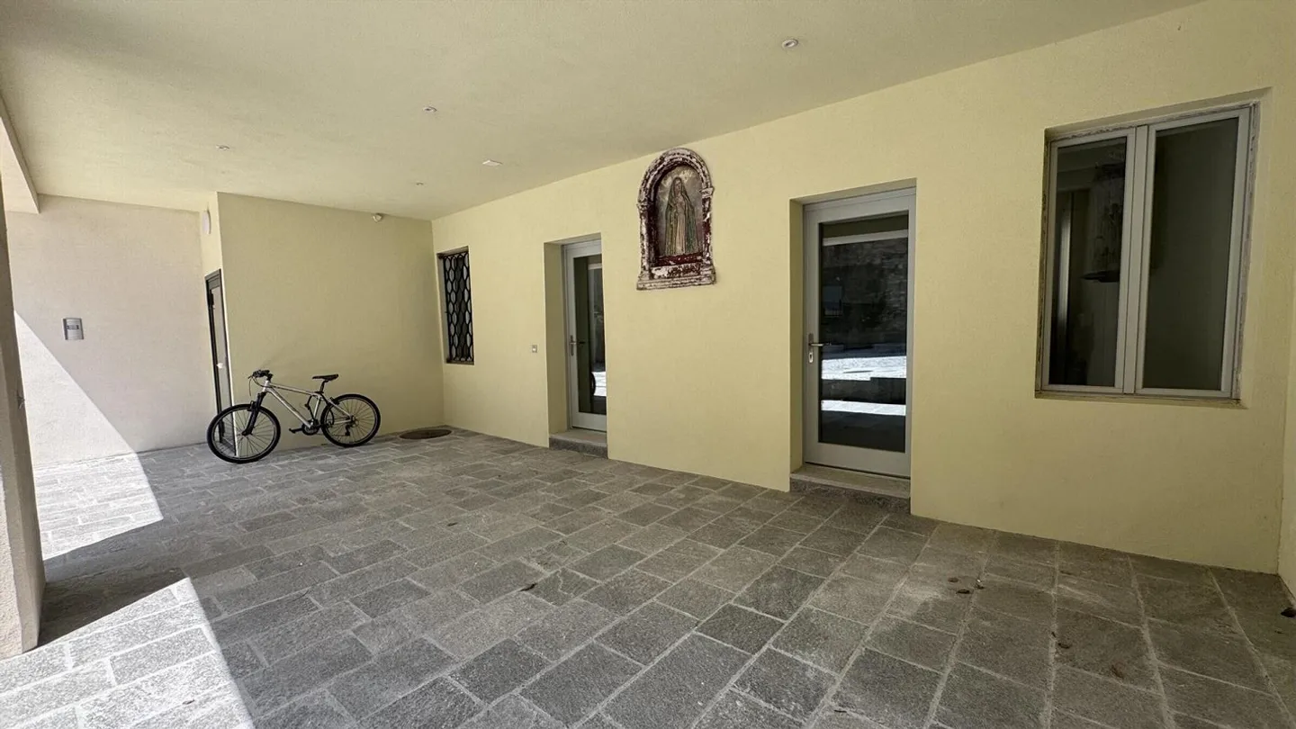ELEGANTE 2.5-ZIMMER-WOHNUNG IM ZENTRUM VON MENDRISIO - Foto 3 von 10