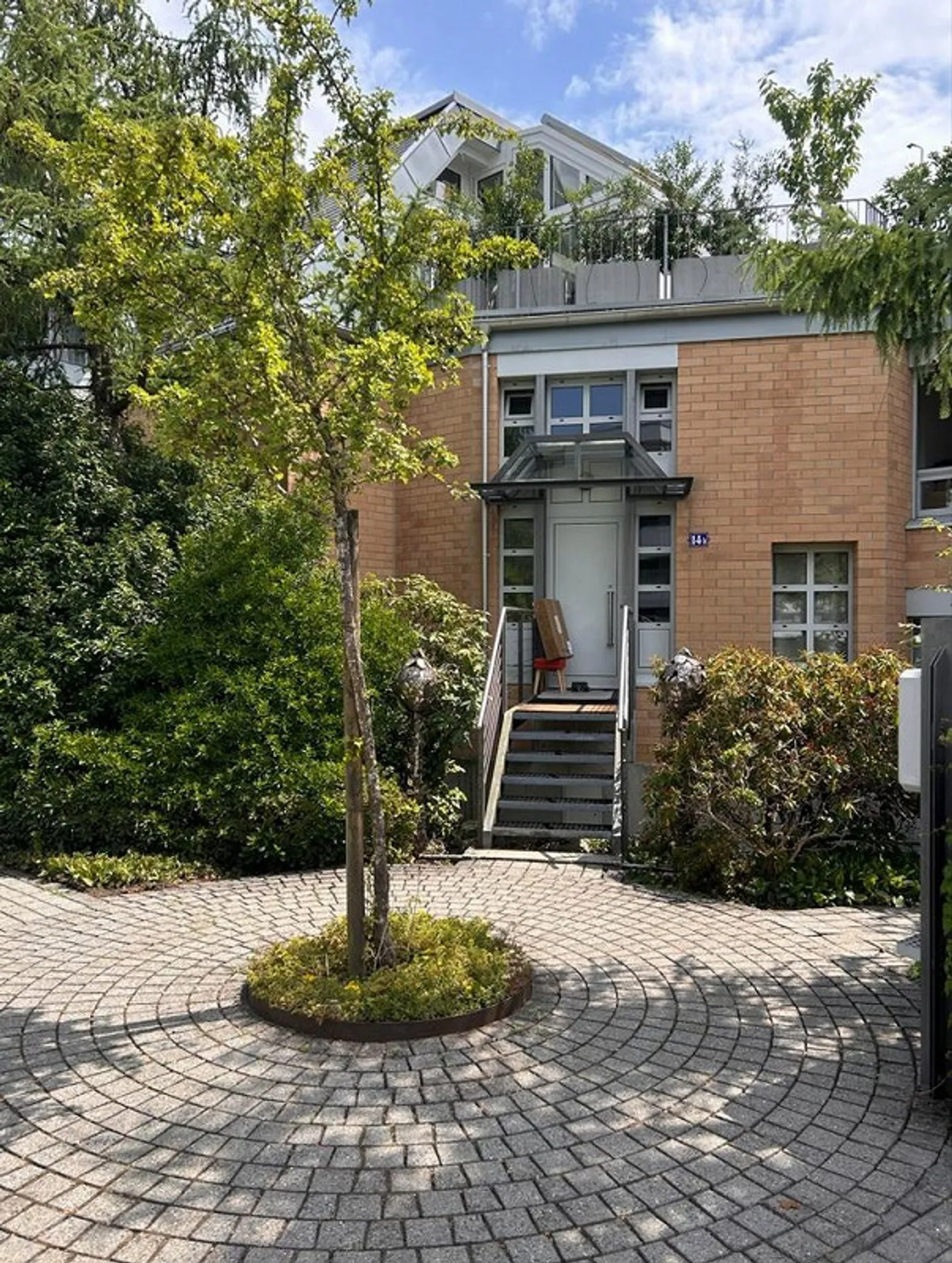 Quartier résidentiel calme avec vue sur la verdure - Photo 1 sur 10