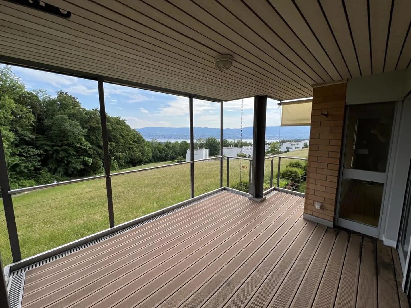 Quartier résidentiel calme avec vue sur la verdure - Photo 2 sur 10