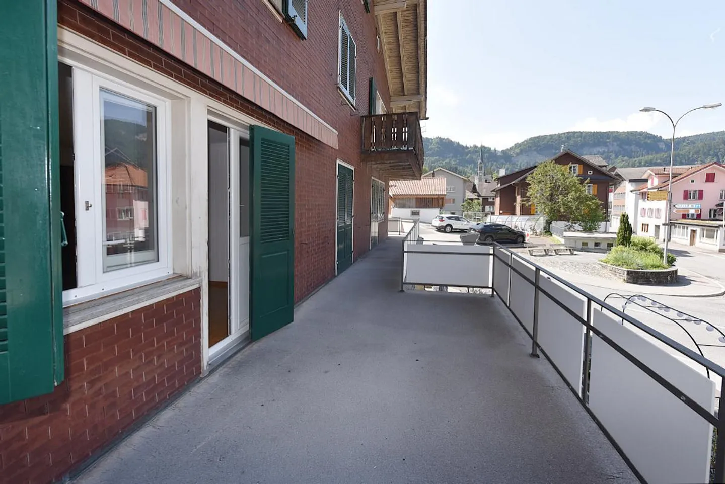 Geräumige Wohnung mit Balkon - Foto 3 von 6