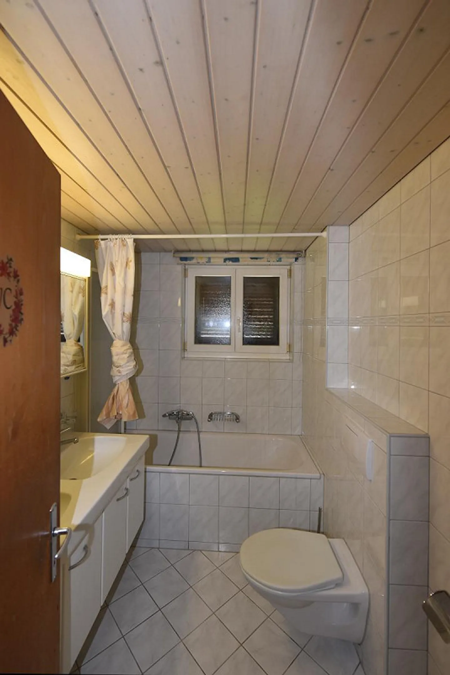 Geräumige Wohnung mit Balkon - Foto 6 von 6