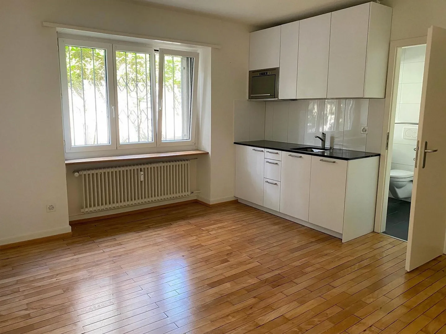 moderno piccolo appartamento in una posizione centrale - Foto 3 di 6