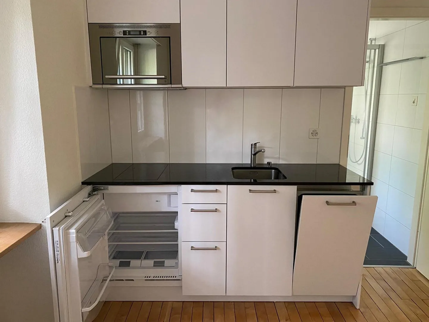 moderno piccolo appartamento in una posizione centrale - Foto 4 di 6