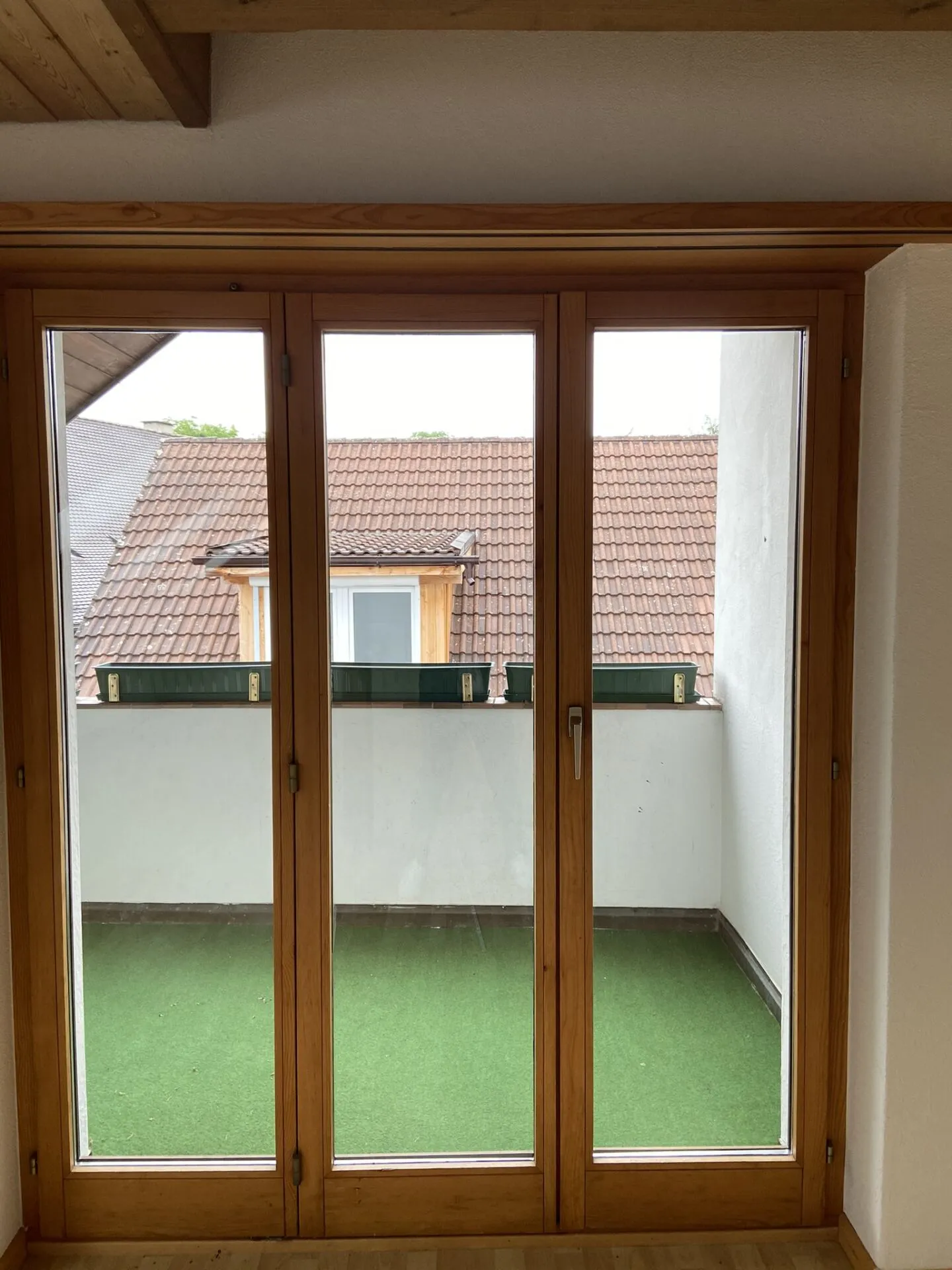 Stilvolle Dachwohnung mit Balkon und grosser Galerie! - Foto 9 von 9