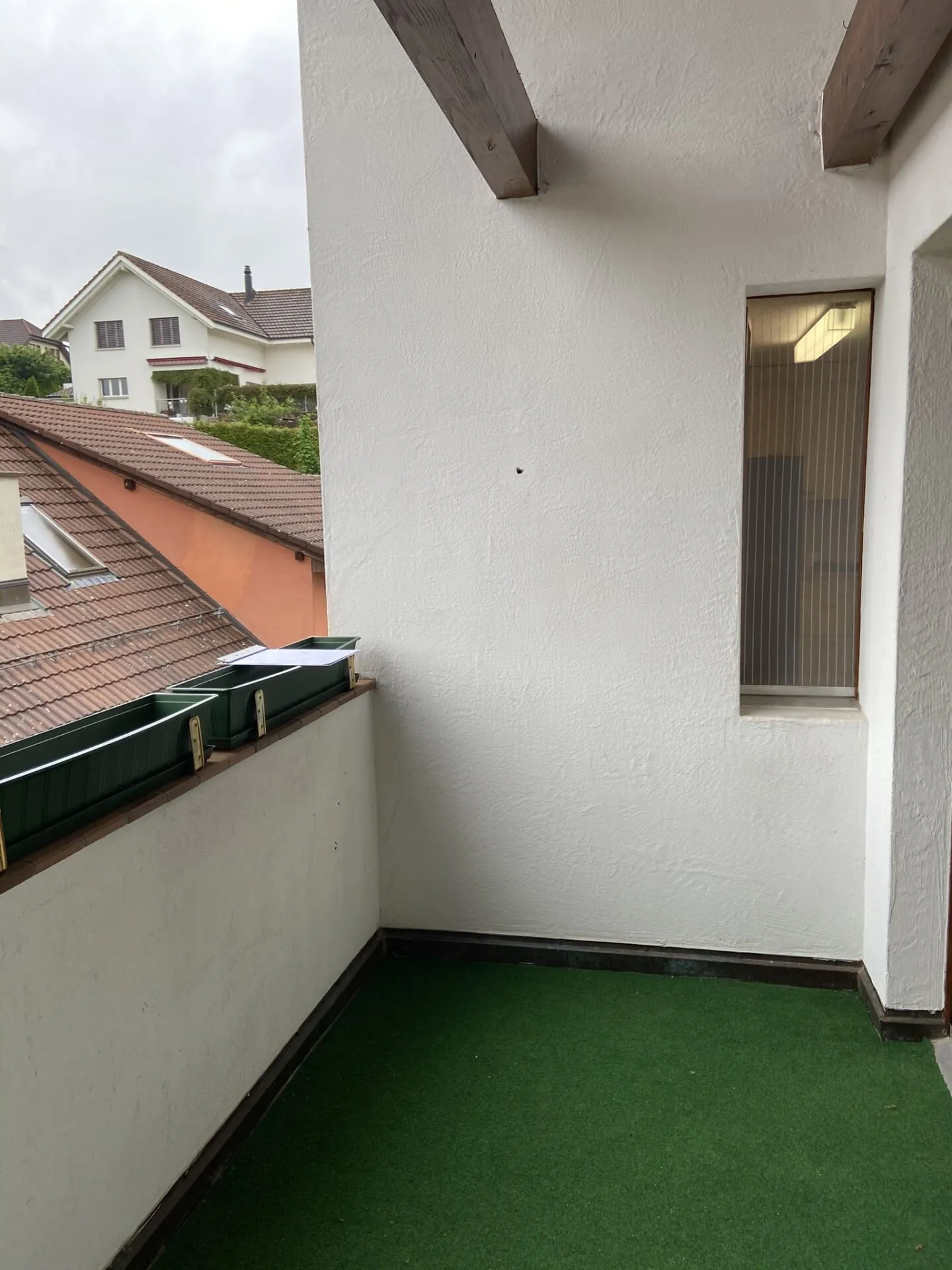 Stilvolle Dachwohnung mit Balkon und grosser Galerie! - Foto 8 von 9