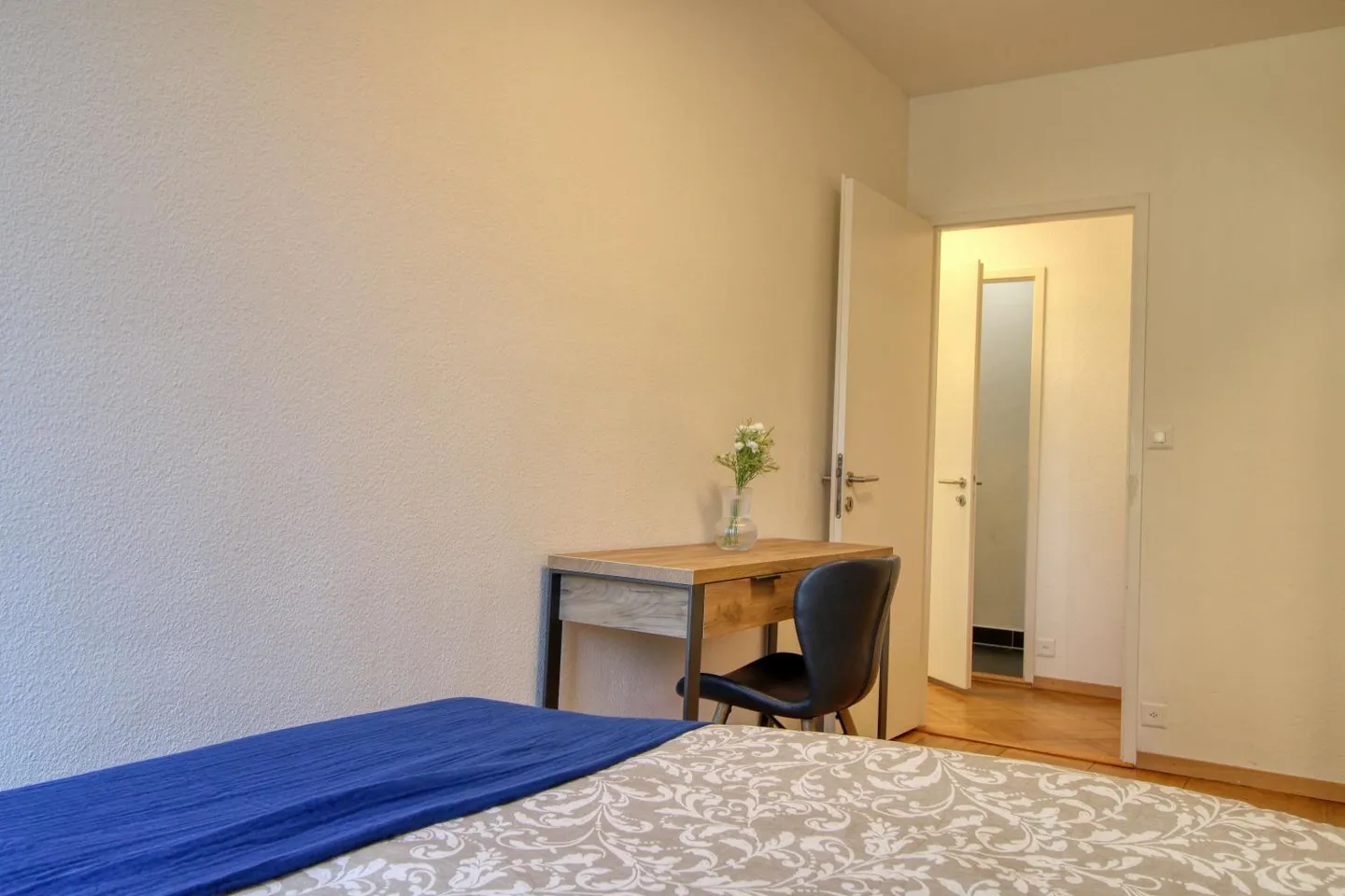Room - Photo 5 of 25