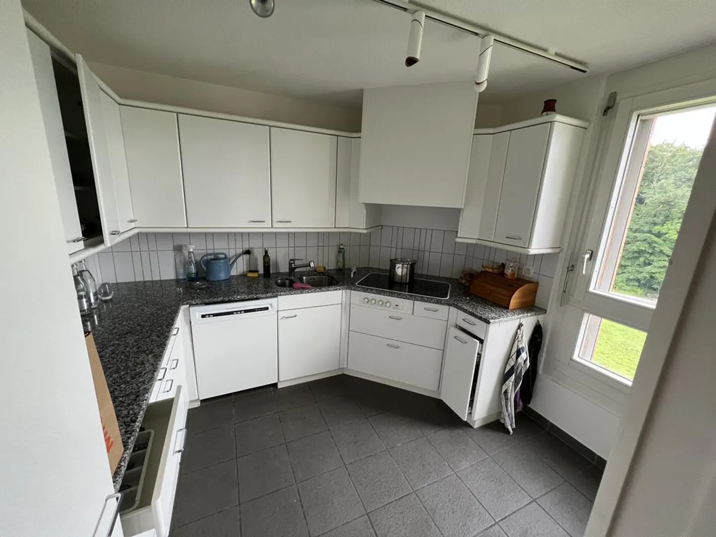 Quartier résidentiel calme avec vue sur la verdure - Photo 5 sur 10