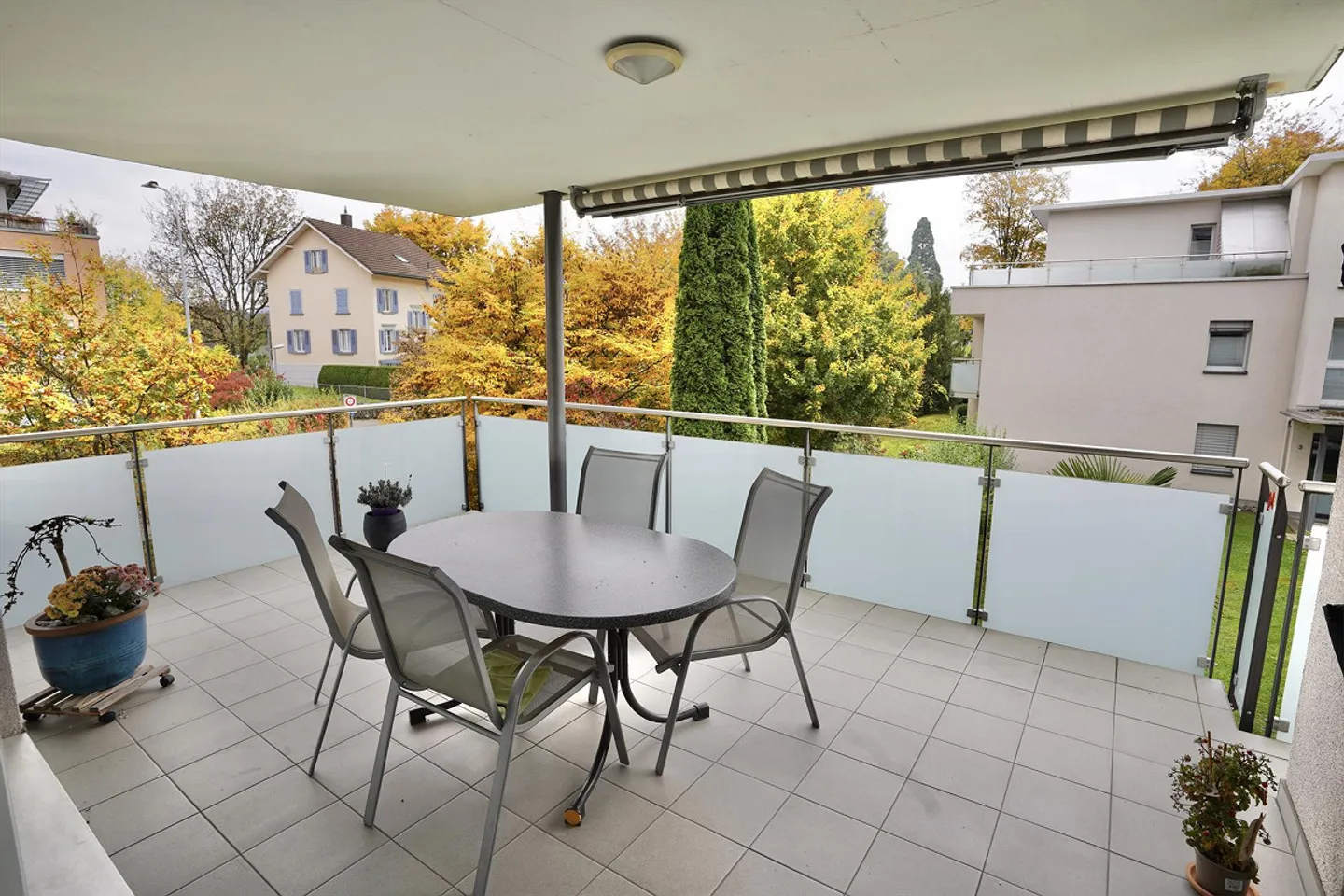 Appartement lumineux et moderne de 3 1/2 (4 1/2) pièces avec parking souterrain à vendre - Photo 2 sur 15